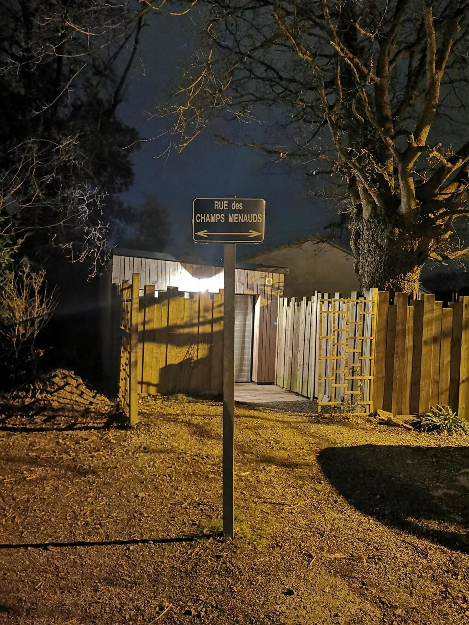 Au Poeme Du Chene, Logement Independant, Calme, Parking Gratuit Basse-Goulaine エクステリア 写真